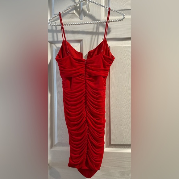 Super cute red dress in size M with adjustable straps! Brand new condition ๐๐ฝ - Picture 2 of 4